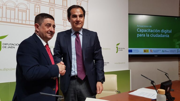 Paco Reyes y José Antonio Nieto, estrechándose la mano.