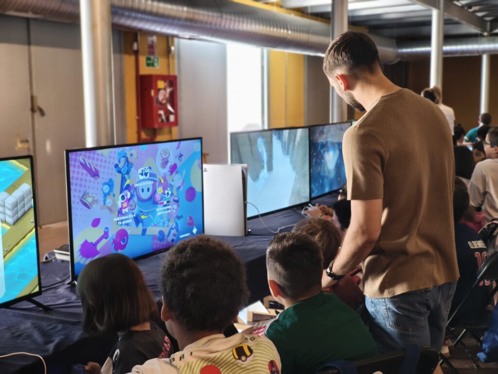Más de 80 menores participan en Baeza en un taller sobre nuevas tecnologías organizado por el programa de Capacitación Digital de la Diputación Provincial de Jaén