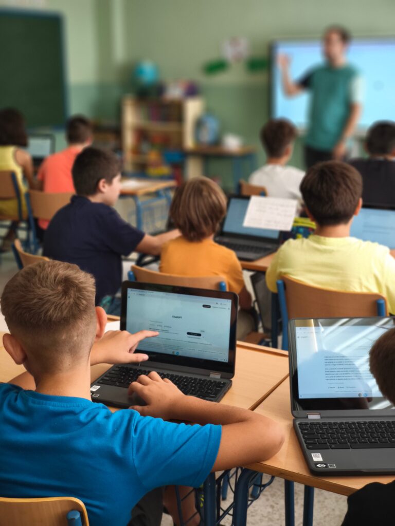 Talleres para fomentar el buen uso de las nuevas tecnologías en el CEIP San Francisco de Asís de Villardompardo a través del Proyecto de Capacitación Digital para la Ciudadanía en la provincia de Jaén