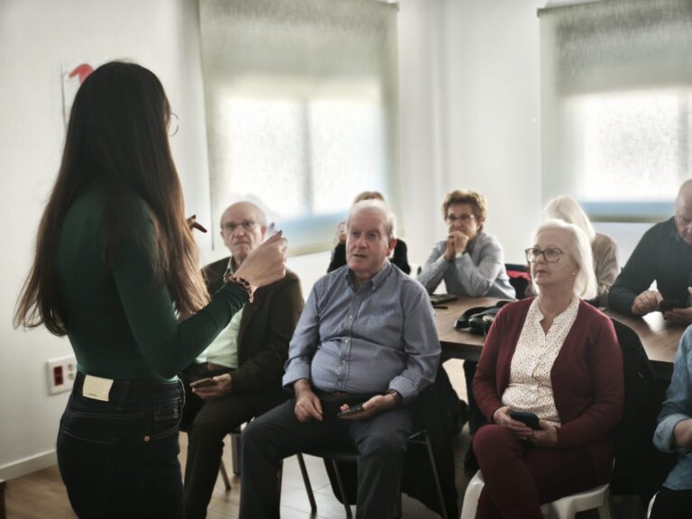 Formación en manejo de smartphone Villacarrillo y Baños de la Encina Capacitación Digital