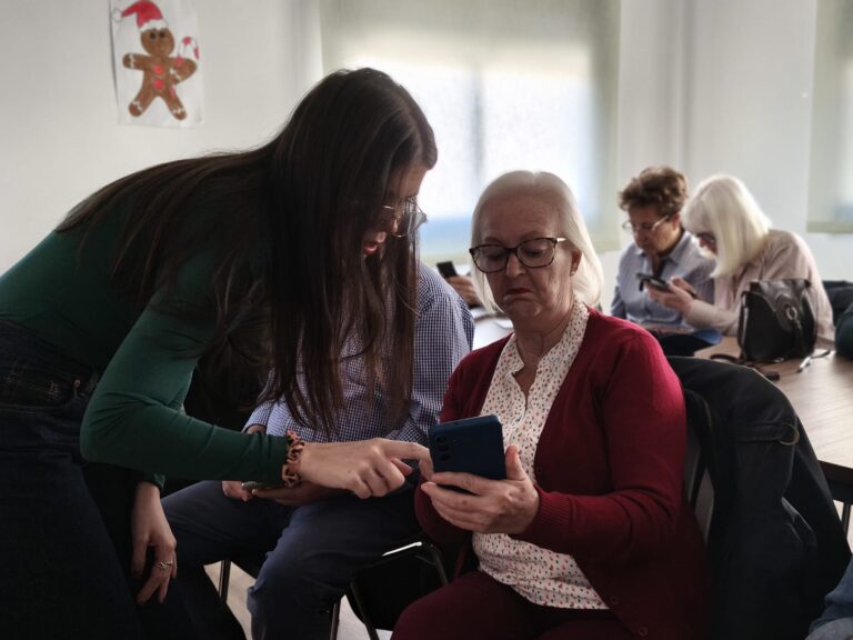 Formación en manejo de smartphone Villacarrillo y Baños de la Encina Capacitación Digital